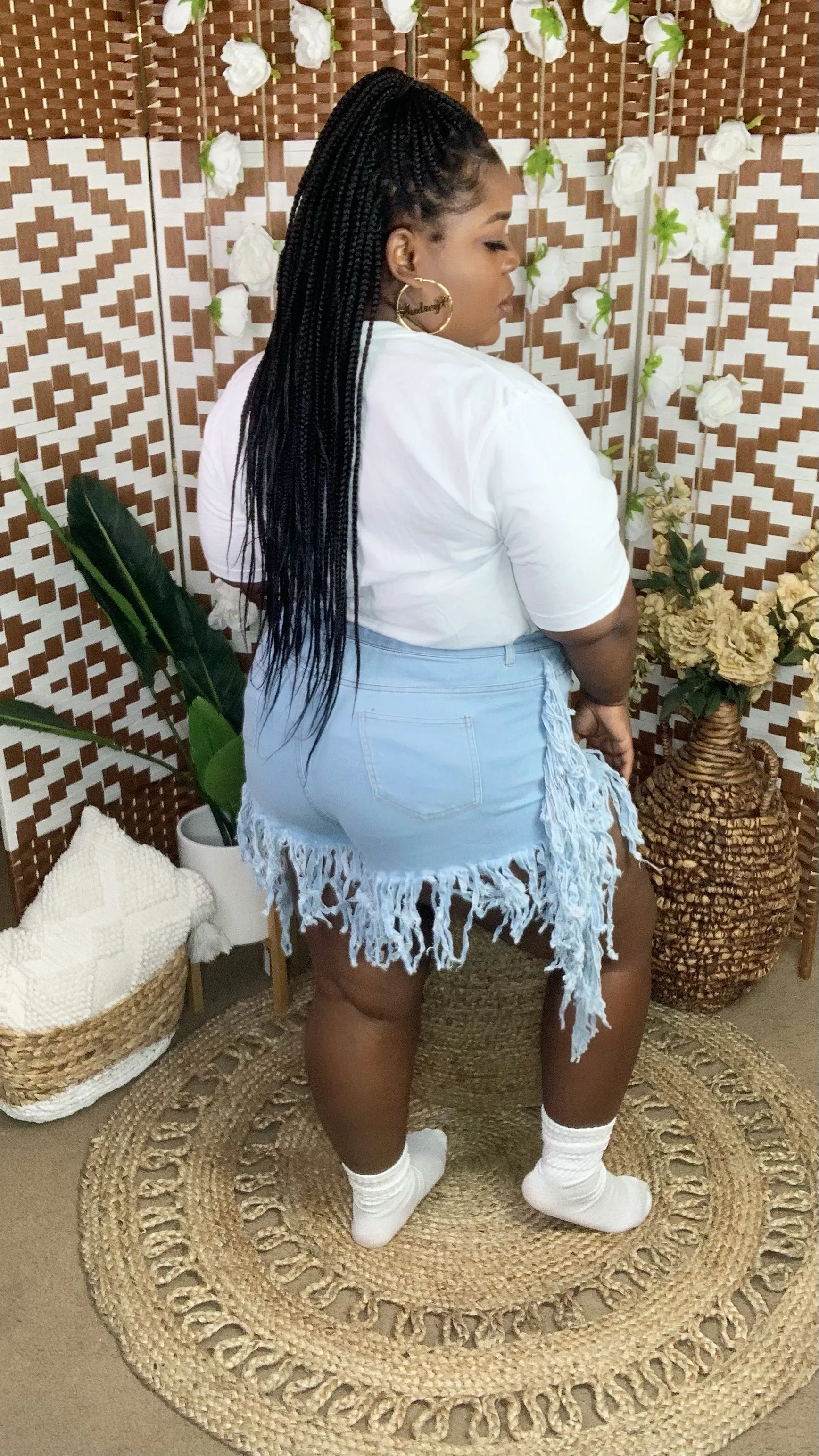 It’s The Fringe Light Wash Shorts(1x-3x)