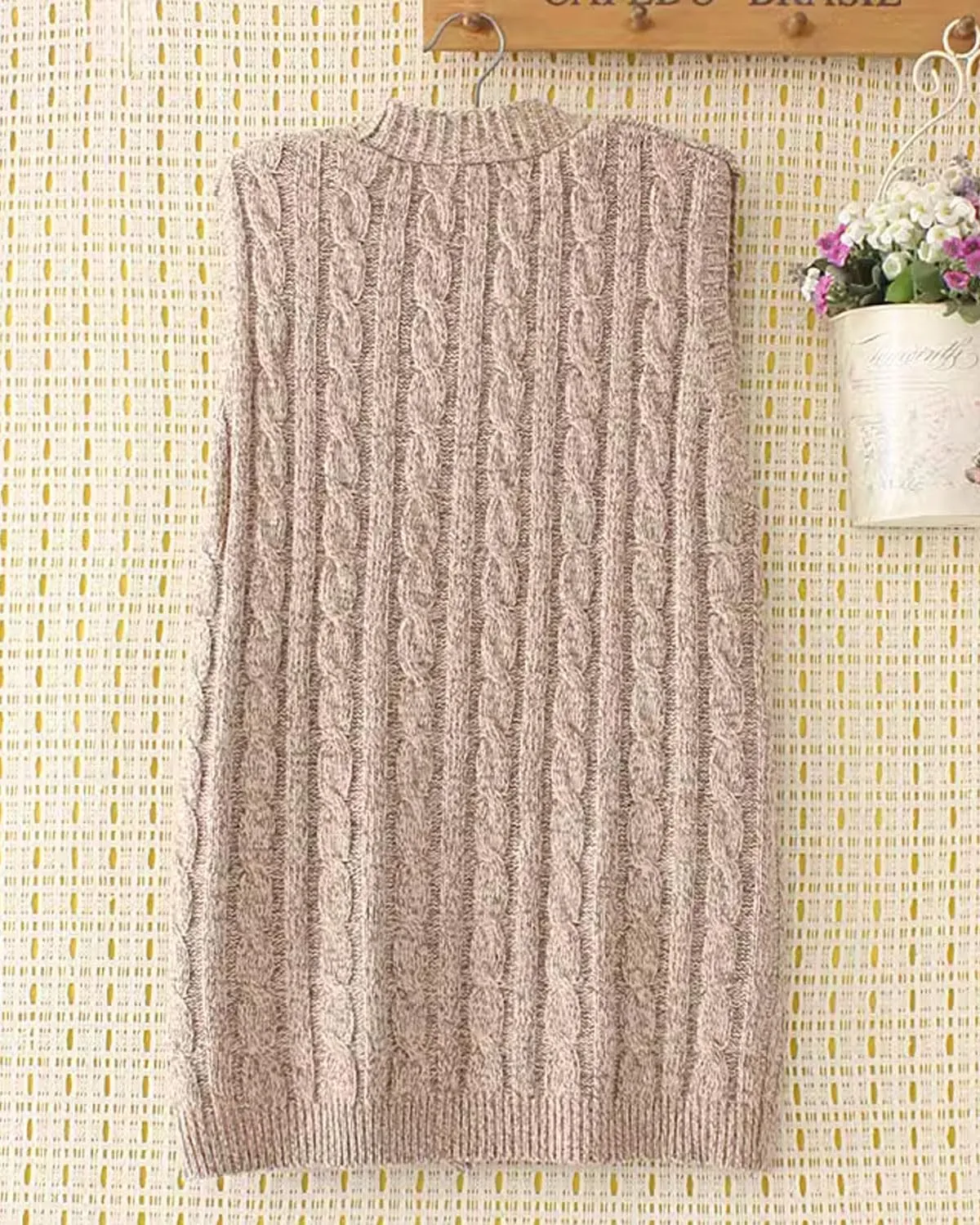 Women's Sweater Vest Sleeveless Button Down Knitted Cardigan Outwear with Pockets
